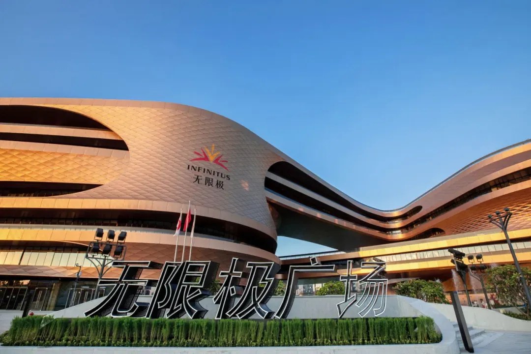 Pingers neue Bürotour: Wo selbstentwickelte Paneele moderne Arbeitsräume neu definieren